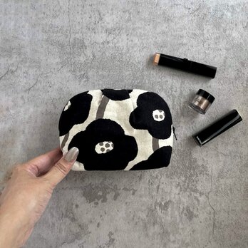 ふんわりラウンドポーチ/モノトーン・ポピー・/化粧・コスメ・小物整理/驚きの収納とポケット沢山