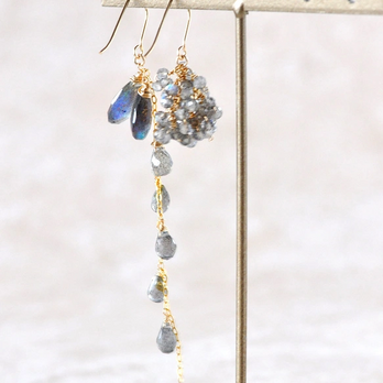 「[月光の青い光」 ― ラブラドライト アシンメトリーピアス ―14kgf