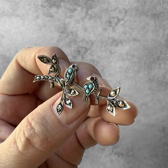 243 ヴィンテージ ターコイズブルーの小鳥たち – シルバー＆マーカサイトブローチ