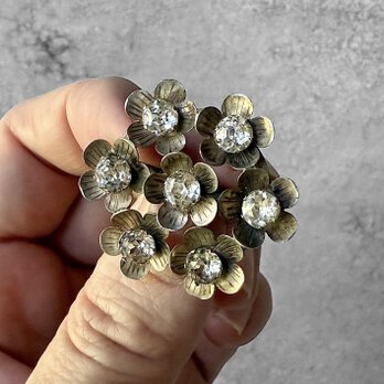 244 アンティーク 時を束ねて – ダイヤモンドペーストのブーケブローチ