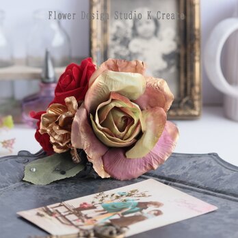 ピンクゴールドの薔薇と赤い薔薇の髪飾り　フラメンコ　フローレス　バラ　ゴールド　アジサイ　バラ　髪飾り　ダンス　