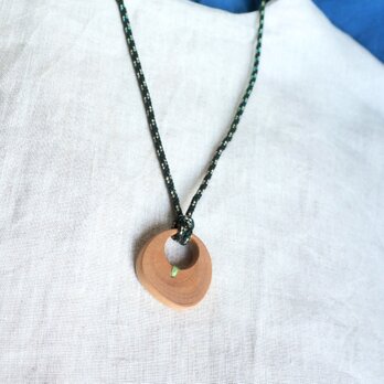 椿の木のペンダント【ねんねん】緑