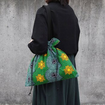 アフリカ布の巾着バッグ（サークルフラワー）トート 大きめ アフリカンプリント