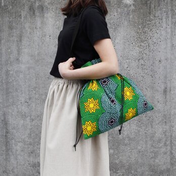 アフリカ布の巾着バッグ（サークルフラワー）トート 大きめ アフリカンプリント