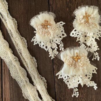 レースとビジューのブローチ2