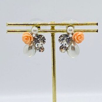 【チタンピアス】サーモンピンク薔薇モチーフとクリスタル＆パール♪