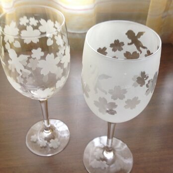 桜と天使のワイングラスの画像