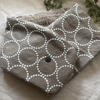 ハンドメイド☆ネックウォーマー北欧リネングレーサークル刺繍ファ