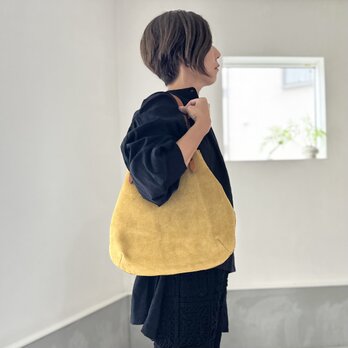 『2025登場Mサイズ』牛床ベロアと極厚オイルヌメの丸型トートバッグ M-size【マスタードイエロー】