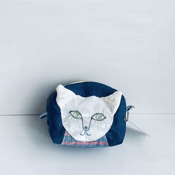 目ヂカラ白猫のポーチ