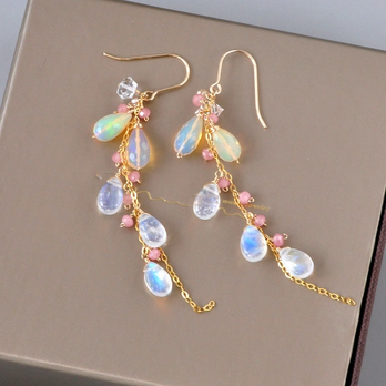 星彩― プレシャスオパールx レインボームーンストーンxインカローズ　シャンデリアピアス14kgf