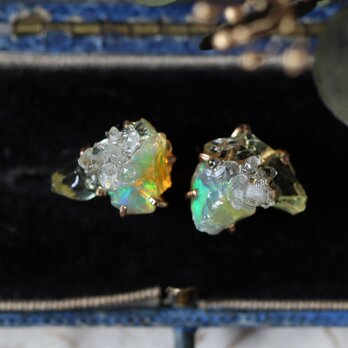 オパールとアパタイトのピアス