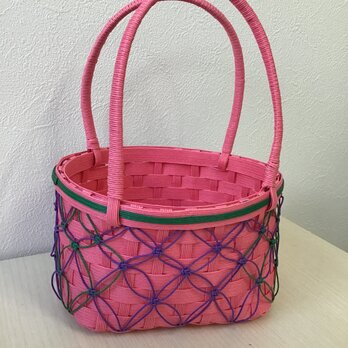 ピンクかごバッグ　花模様