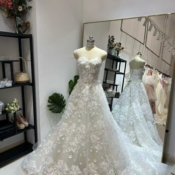 豪華!ウエディングドレス ベアトップ 3D立体花レース刺繍 Aライン 編み上げ 結婚式 前撮り
