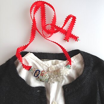 宝石箱//立体刺繡のリボンネックレス