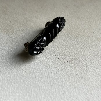 イギリス　アンティーク　ヴィクトリア朝　ガラスブローチ