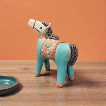 『彩り鞍の青馬』　干支　午　2026　