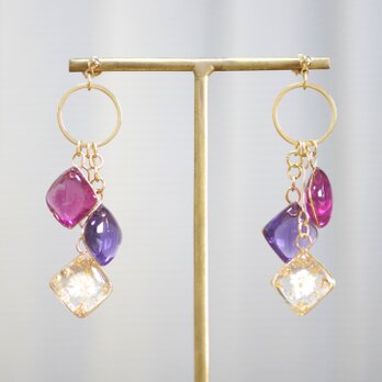 レジンアート　スクエアモチーフとリングパーツのピアス〈背徳の色〉