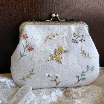 刺繍*野の花*がま口ポーチ*ハーフリネン