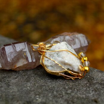 サンダローザアゼツライト　天使の輝き、慈悲のエネルギー、霊的な癒し