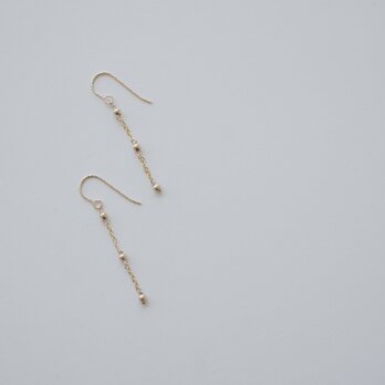 星屑 ❘ 14kgf 小さなゴールドビーズ 華奢なフックピアス シンプル 揺れる