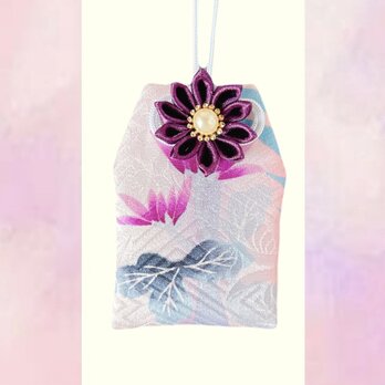 （茜さす紫草）元巫女が作る花のお守り袋