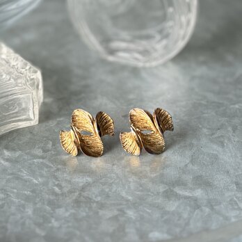 P730-ヴィンテージピアス U.S.A. 1970〜80's Gold Tone Fine Texture Wavy