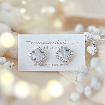 マザーオブパールとパールのビーズ刺繍ピアス/イヤリング｜ホワイトクリスマス