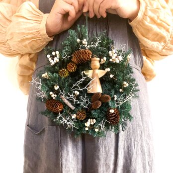 【木製オーナメント付き】　ナンキンハゼと森の木の実のリース