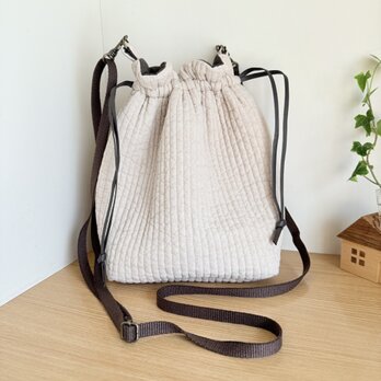 ヌビキルトの巾着型ショルダーバッグ（ベージュ）