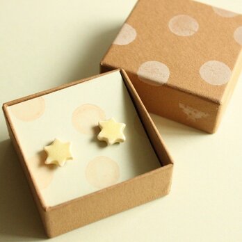 磁器ピアス　星　クリーム　　
