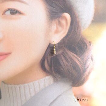 【SALE】c321【アイボリー3つぶ】3mmチェコパール　プチピアス（パーツ変更可能）