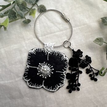 ＊ハンドメイドチャーム＆キーホルダー＊ミナペルホネン アネモネパールレース黒 キーリング