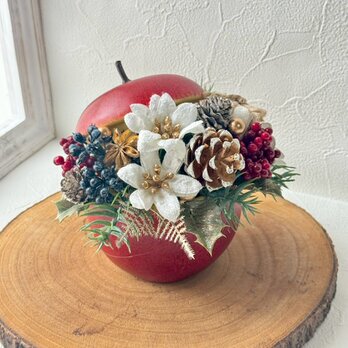 赤いリンゴのクリスマスアレンジ