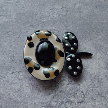 可愛く大きめスタッズレオパード