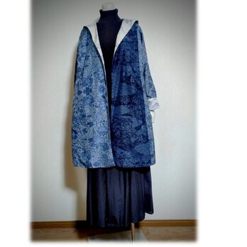 1６　1点物　デッドストック大島紬　リバーシブルAラインコート　羽織り物　フード付き　スプリングコート　オフ白×青