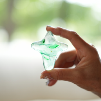 パート・ド・ヴェールガラスのお守り　AME green M001