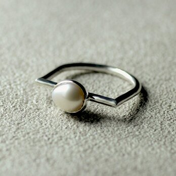 雪の夜に落ちた一粒　バロックパールのバーリング【Silver925+バロックパール】