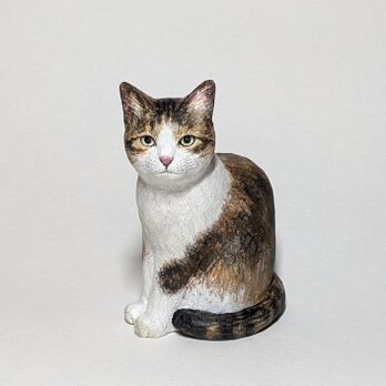 木彫り猫〈おすわり(キジ白)〉