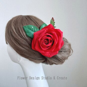 10㎝の赤い薔薇と朝露の葉っぱの髪飾り（シングルワイヤー仕様）　花径10cm　フローレス　赤い薔薇　髪飾り　フラメンコ　赤　バラ