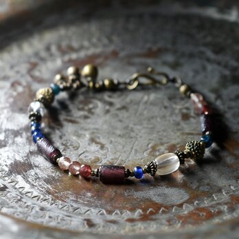 アンティークボヘミアビーズ、ローマングラスとアンティークブルー＆インディゴブルービーズ、アンデシン、ブラスビーズ、民族鈴のブレス