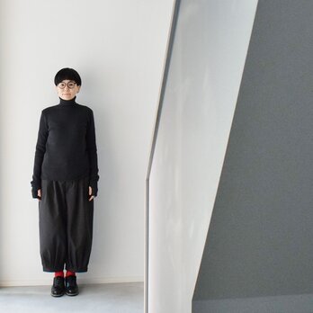 短め丈で裾ベルトのバルーンパンツ(やや厚手)：グレー［PT49SPGY］