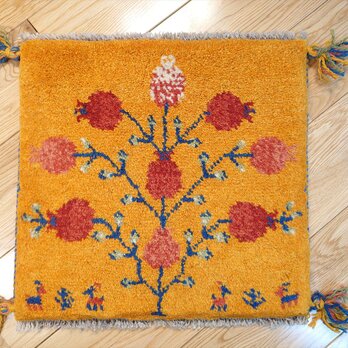 ペルシャ　ギャッベ　ミニマット　横42x40㎝　ザクロの実　黄金色　AJ28107