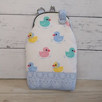色とりどりのアヒルちゃんが泳ぐスマホショルダー