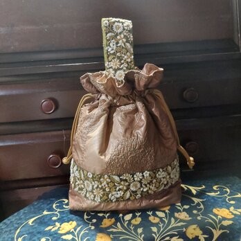 茶色のキルティングのインド刺繍の持ち手の巾着バッグ