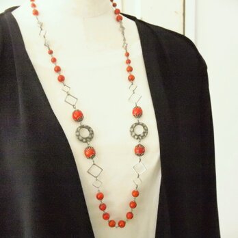 レディースロングネックレス　赤　サンゴ　フープ　