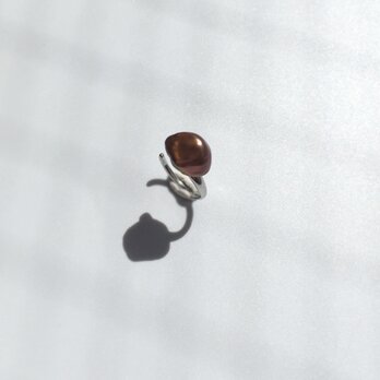 小粒ケシパールのイヤーカフ ブラウンカラー 茶色