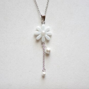 レジンアート　お花とコットンパールのペンダント〈雪国〉