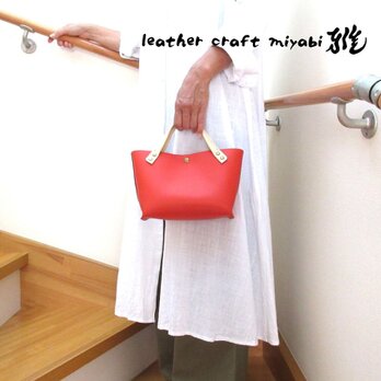 手縫い☆ショート丈♪《牛革》底マチワイド・一枚革のミニトート・レッド・0644