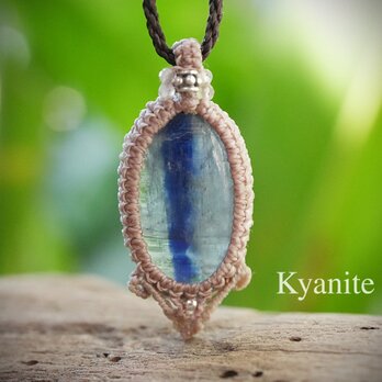 縦長のシラーとライン★kyanite マクラメネックレス 1899